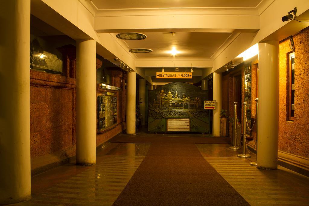 Parklane Hotel Мисор Екстериор снимка